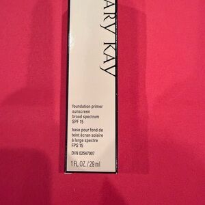 Mary Kay Foundation Primer SPF 15 New in Box 1 oz.
